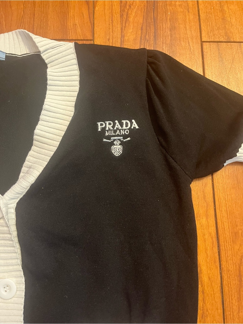 Prada style Short-Sleeve Black Cardigan with White Trim - Picture 6 of 7